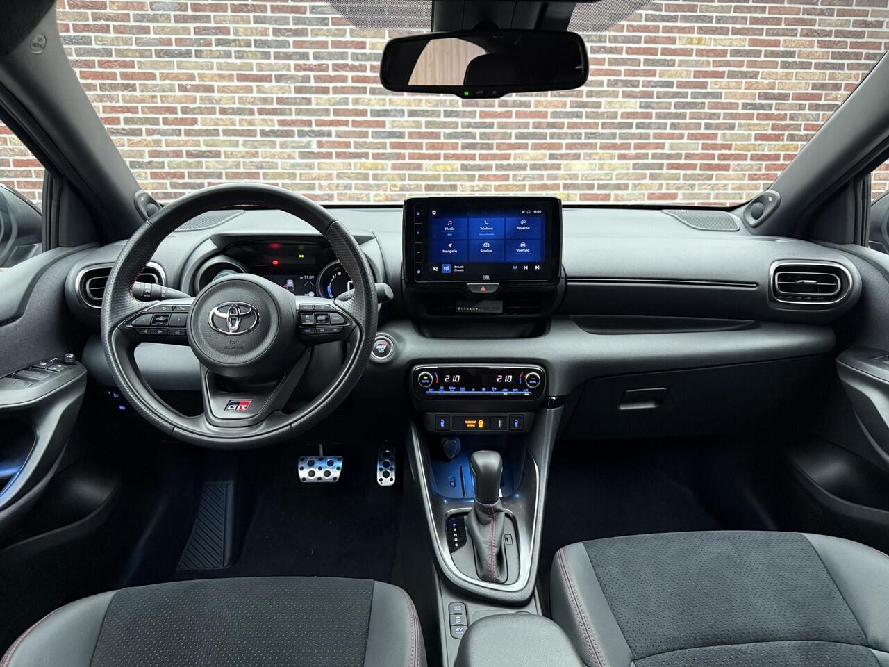 Toyota YARIS 1.5 Hybrid GR Sport CAMERA LANE ASSIST CLIMATE NAVIGATIE JBL GARANTIE