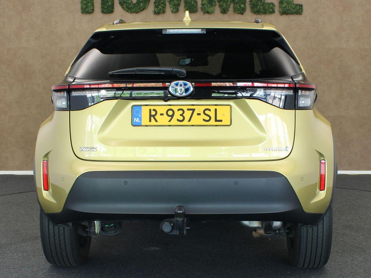 Toyota YARIS Cross 1.5 Hybrid Executive ORIGINEEL NEDERLANDSE AUTO - TREKHAAK 750KG GEREMD TREKGEWICHT - HEAD-UP DISPLAY - PARKEERSENSOREN VOOR EN ACHTER - JBL GELUIDSINSTALLATIE - STOEL VERWARMING - DRAADLOZE OPLADER - DODEHOEK DETECTIE