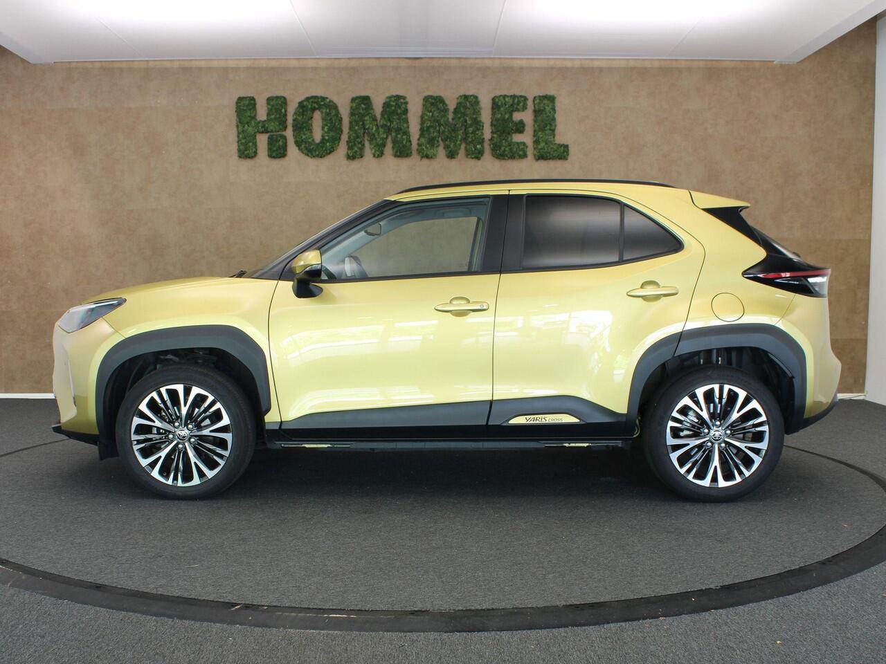 Toyota YARIS Cross 1.5 Hybrid Executive ORIGINEEL NEDERLANDSE AUTO - TREKHAAK 750KG GEREMD TREKGEWICHT - HEAD-UP DISPLAY - PARKEERSENSOREN VOOR EN ACHTER - JBL GELUIDSINSTALLATIE - STOEL VERWARMING - DRAADLOZE OPLADER - DODEHOEK DETECTIE