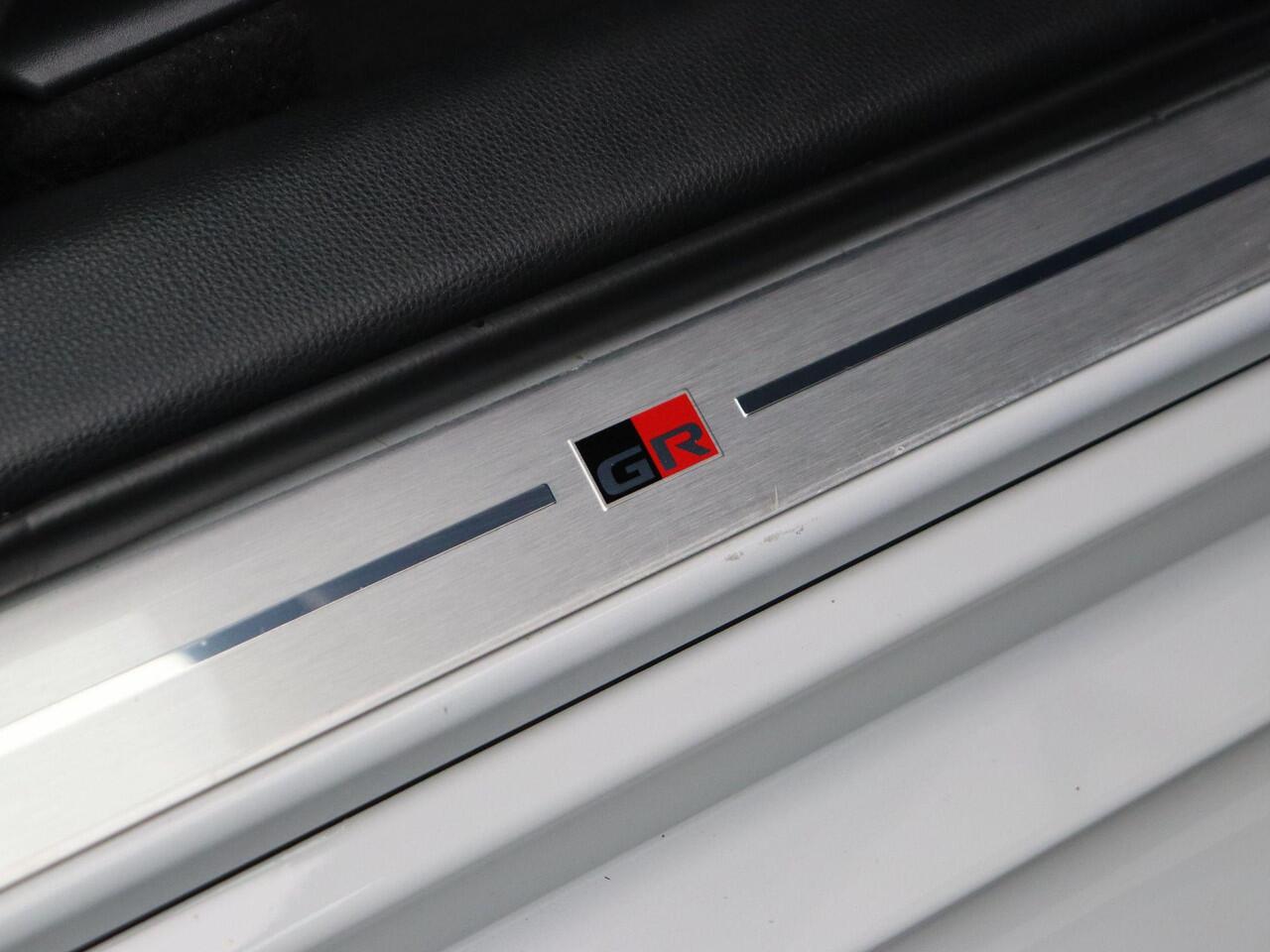 Toyota YARIS 1.5 Hybrid GR Sport | Full Led | Keyless Entry | Stoelverwarming | Dealeronderhouden |