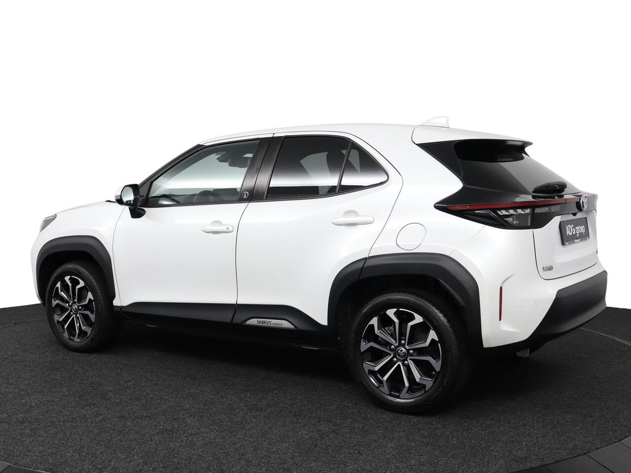 Toyota YARIS Cross 1.5 Hybrid Dynamic Limited | Navigatie | achterklep elektrisch | stoel/stuurverwarming |