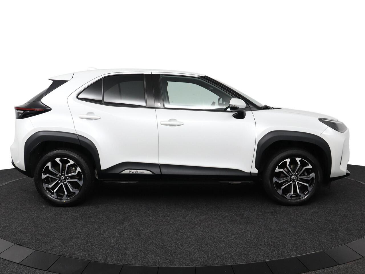 Toyota YARIS Cross 1.5 Hybrid Dynamic Limited | Navigatie | achterklep elektrisch | stoel/stuurverwarming |