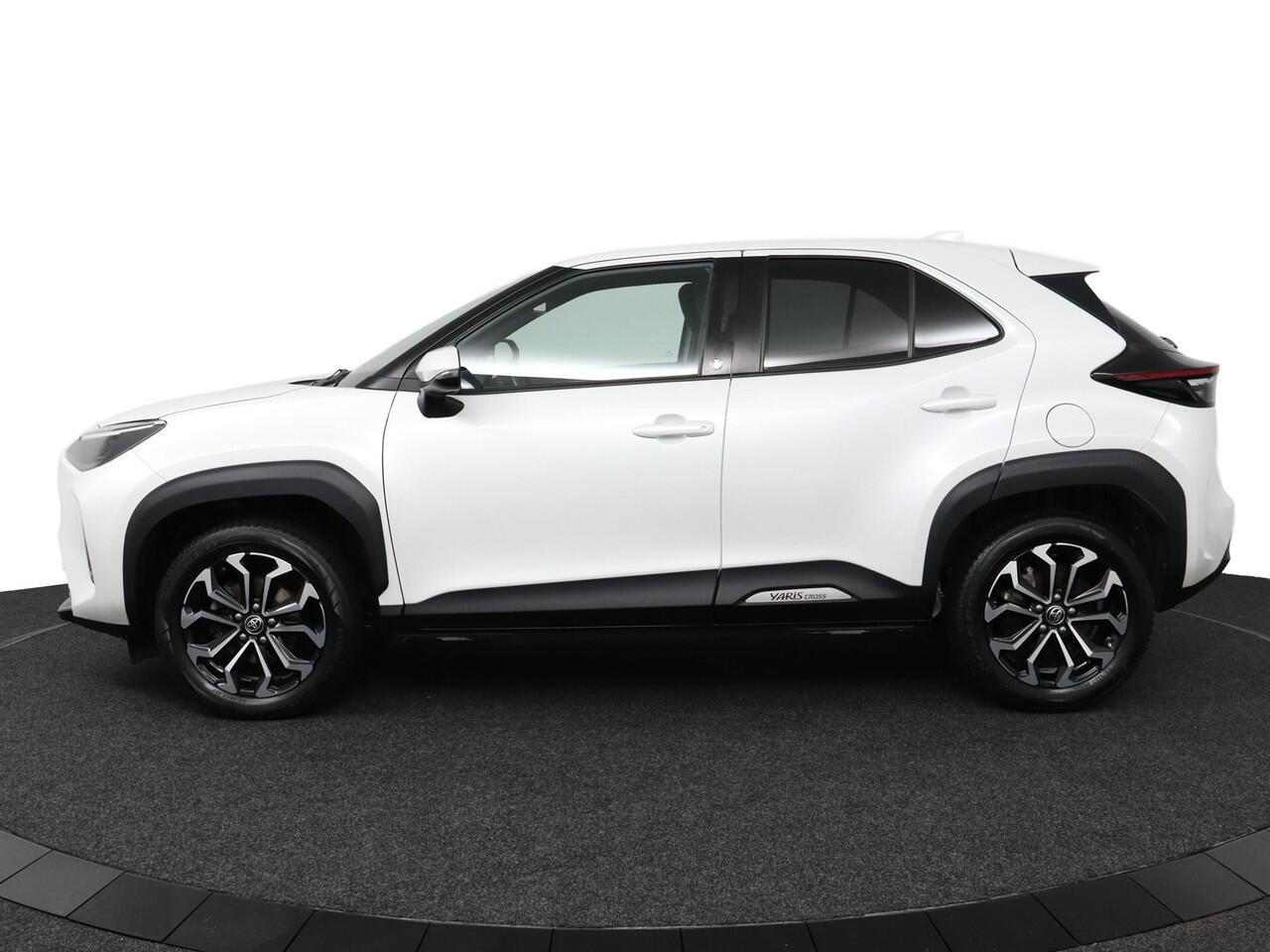 Toyota YARIS Cross 1.5 Hybrid Dynamic Limited | Navigatie | achterklep elektrisch | stoel/stuurverwarming |