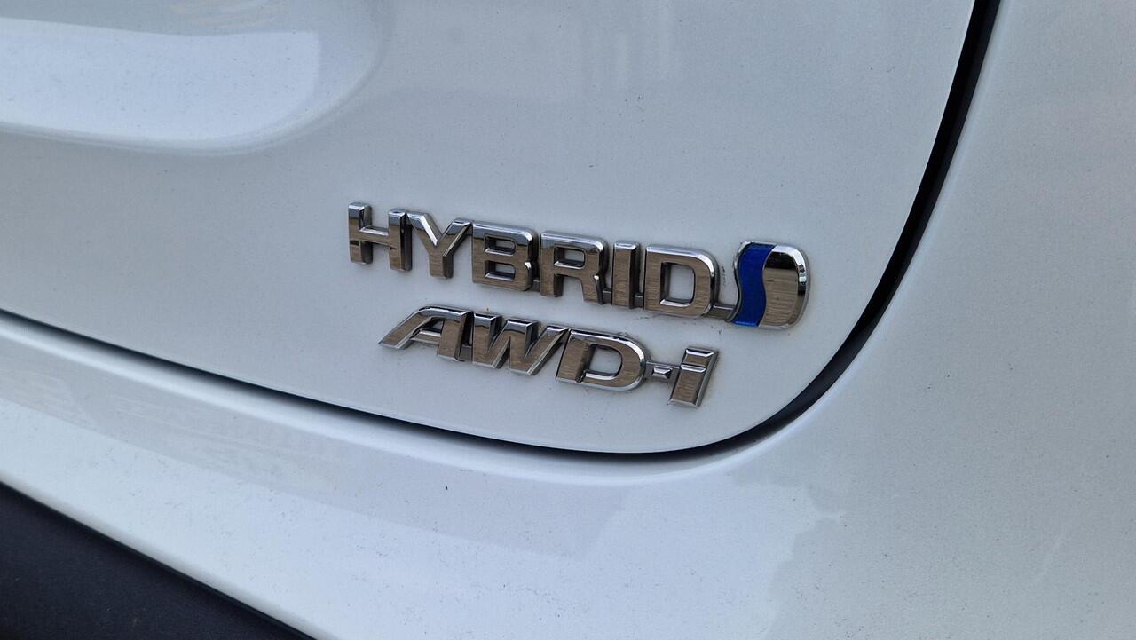 Toyota YARIS Cross 1.5 Hybrid Dynamic Plus 4x4 !!