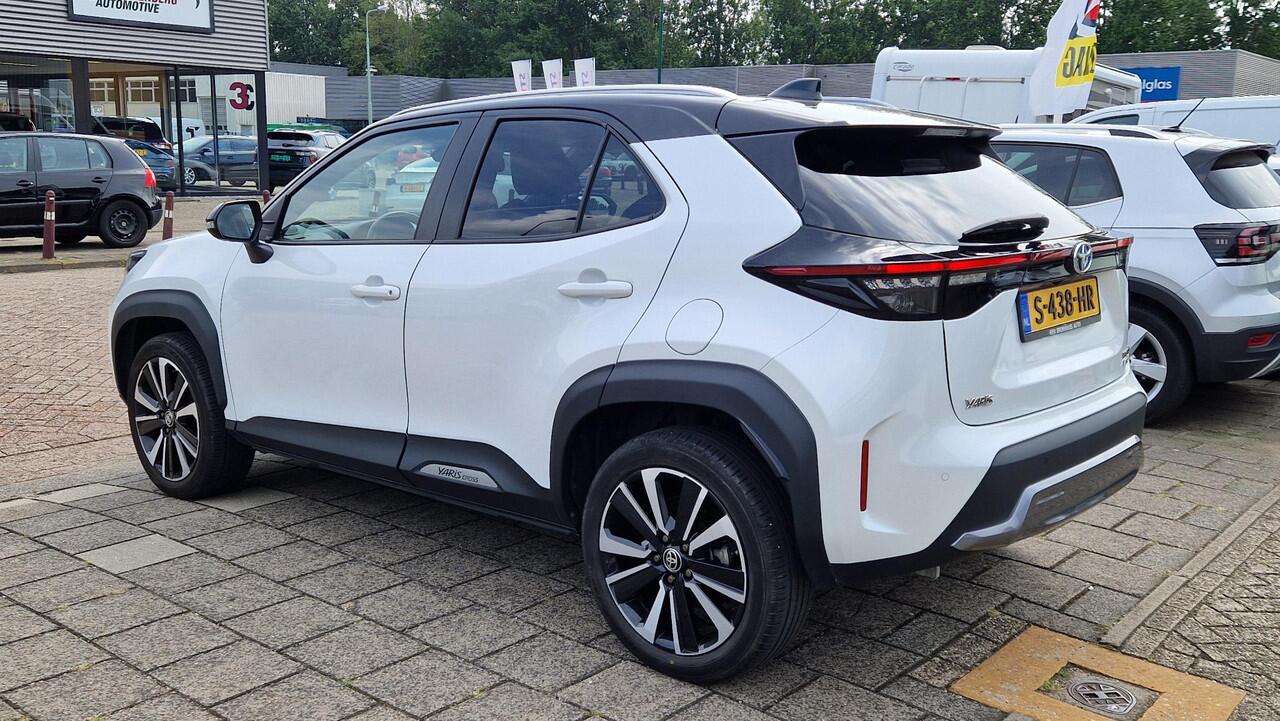 Toyota YARIS Cross 1.5 Hybrid Dynamic Plus 4x4 !!