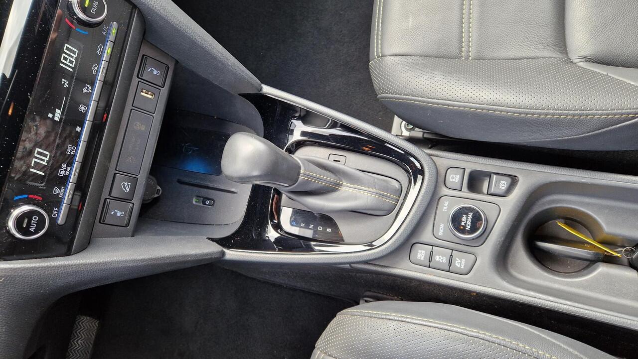 Toyota YARIS Cross 1.5 Hybrid Dynamic Plus 4x4 !!