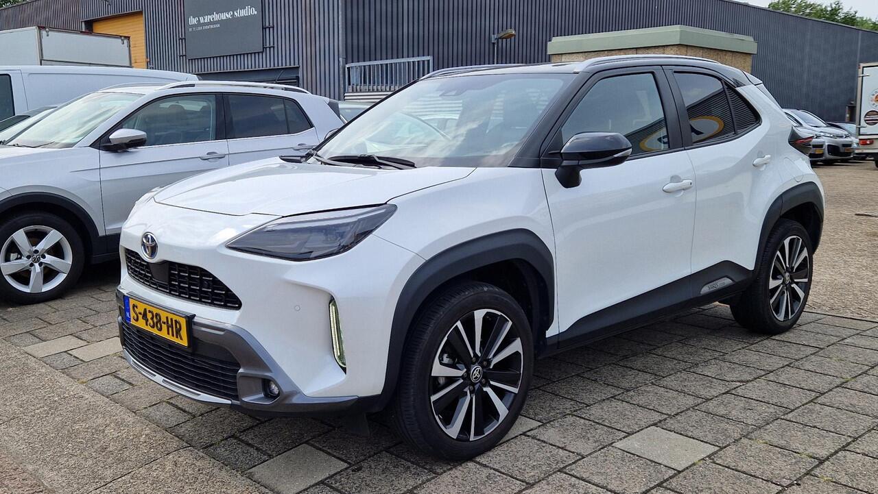 Toyota YARIS Cross 1.5 Hybrid Dynamic Plus 4x4 !!