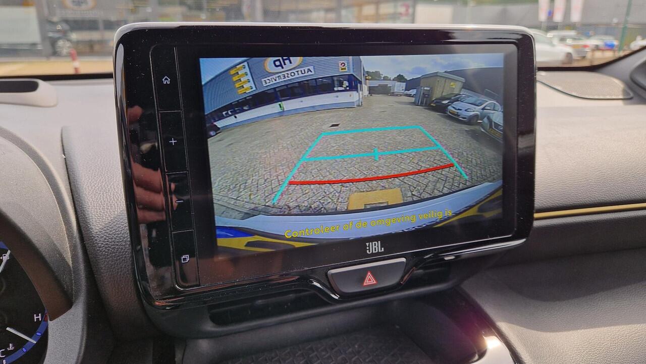 Toyota YARIS Cross 1.5 Hybrid Dynamic Plus 4x4 !!