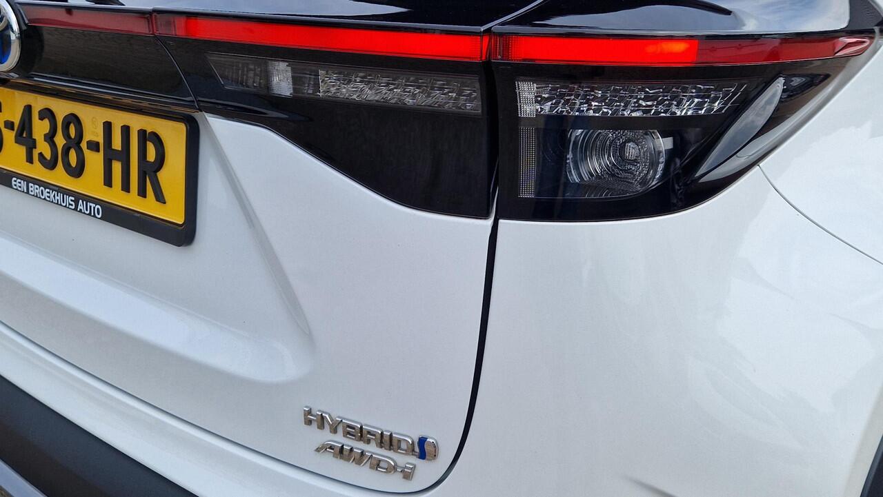 Toyota YARIS Cross 1.5 Hybrid Dynamic Plus 4x4 !!