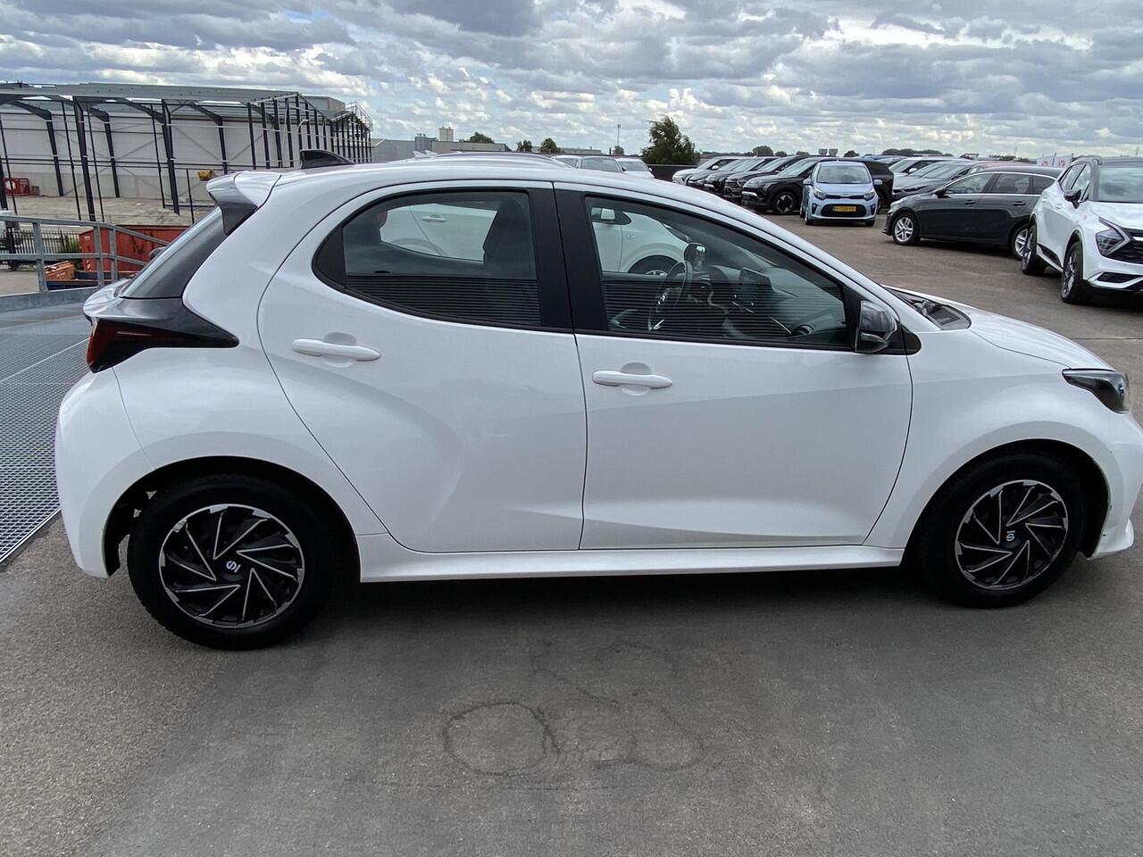 Toyota YARIS 1.5 Hybrid Active Apple CarPlay/Android Auto navigatie, achteruitrij camera, Adaptieve cruise control,