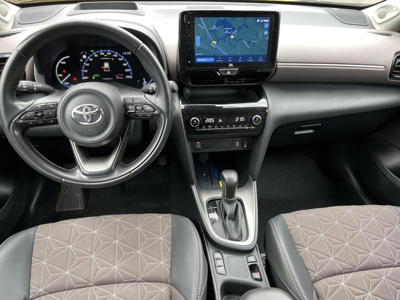 Toyota YARIS Cross 1.5 Hybrid Executive | JBL audio | Stoelverwarming | Head up display | 18 inch LM-velgen |