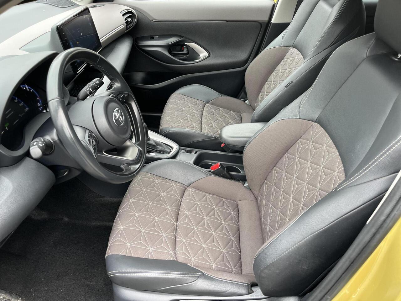 Toyota YARIS Cross 1.5 Hybrid Executive | JBL audio | Stoelverwarming | Head up display | 18 inch LM-velgen |