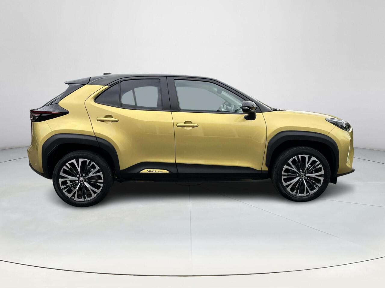 Toyota YARIS Cross 1.5 Hybrid Executive | JBL audio | Stoelverwarming | Head up display | 18 inch LM-velgen |