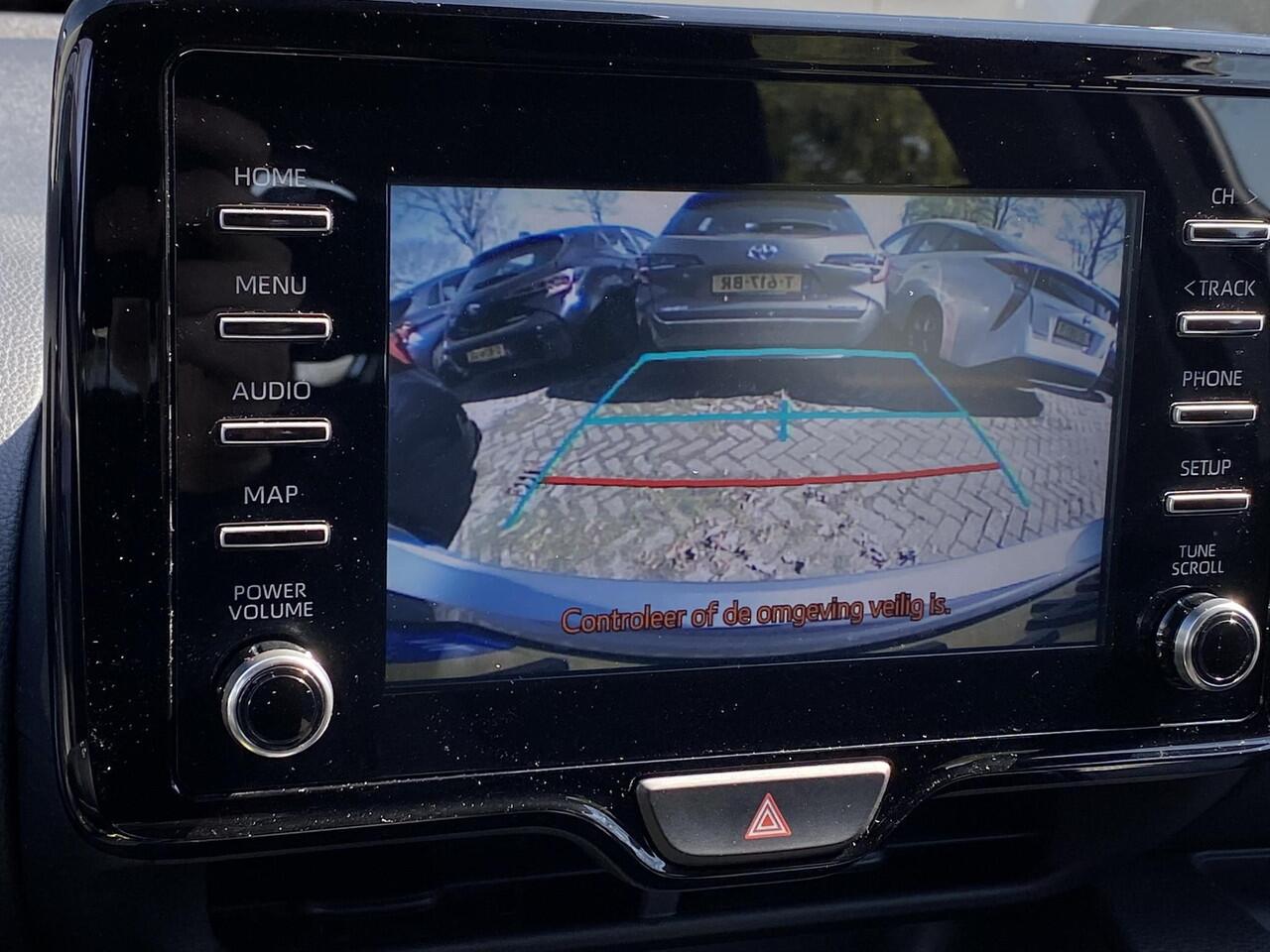 Toyota YARIS 1.5 Hybrid Business Plus Parkeersensoren voor + achter, Stoelverwarming, Apple carplay en/of Android auto navigatie, Adaptieve cruise control, Climate control, Achteruitrijcamera, BTW-auto