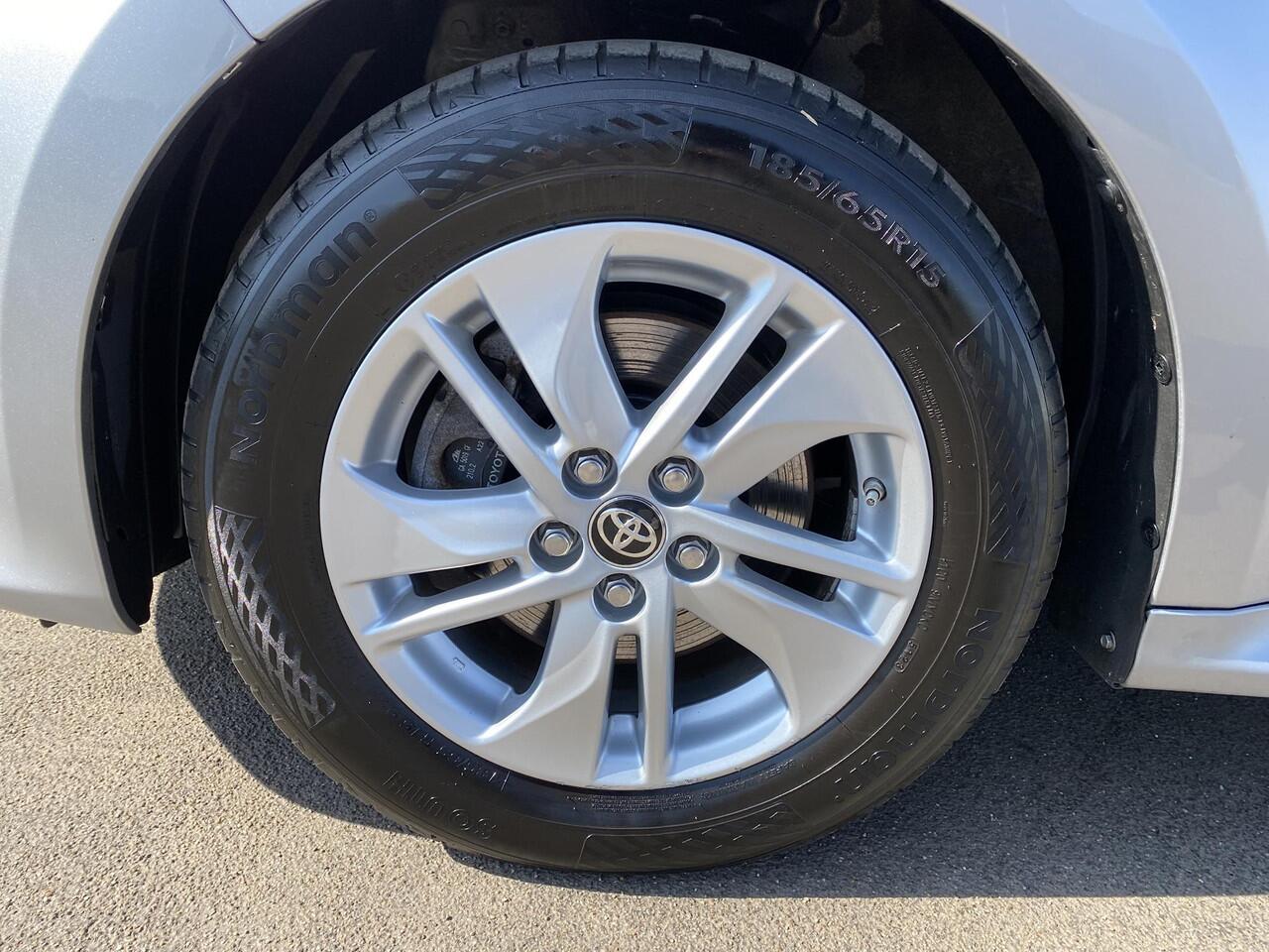 Toyota YARIS 1.5 Hybrid Business Plus Parkeersensoren voor + achter, Stoelverwarming, Apple carplay en/of Android auto navigatie, Adaptieve cruise control, Climate control, Achteruitrijcamera, BTW-auto