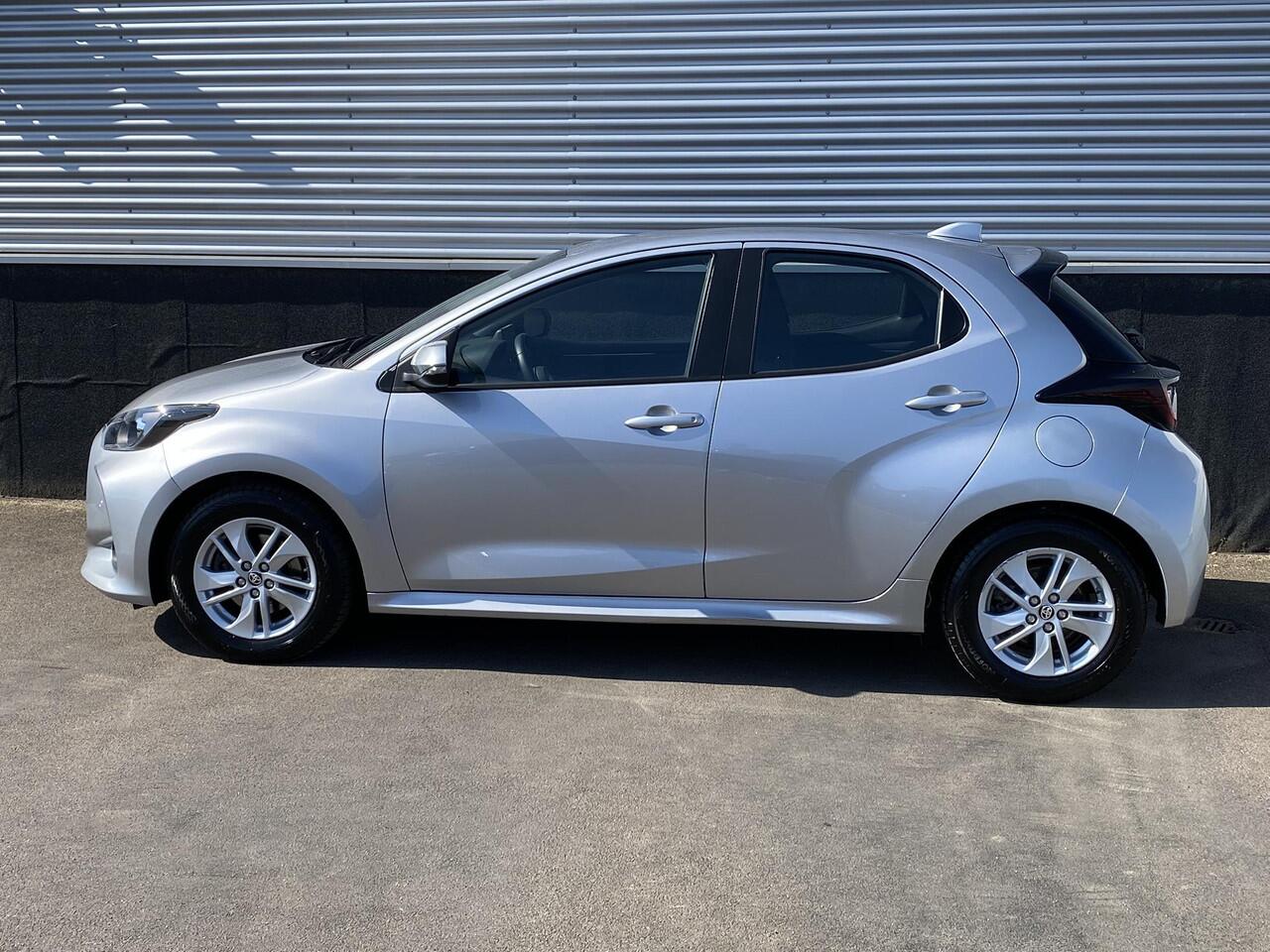 Toyota YARIS 1.5 Hybrid Business Plus Parkeersensoren voor + achter, Stoelverwarming, Apple carplay en/of Android auto navigatie, Adaptieve cruise control, Climate control, Achteruitrijcamera, BTW-auto