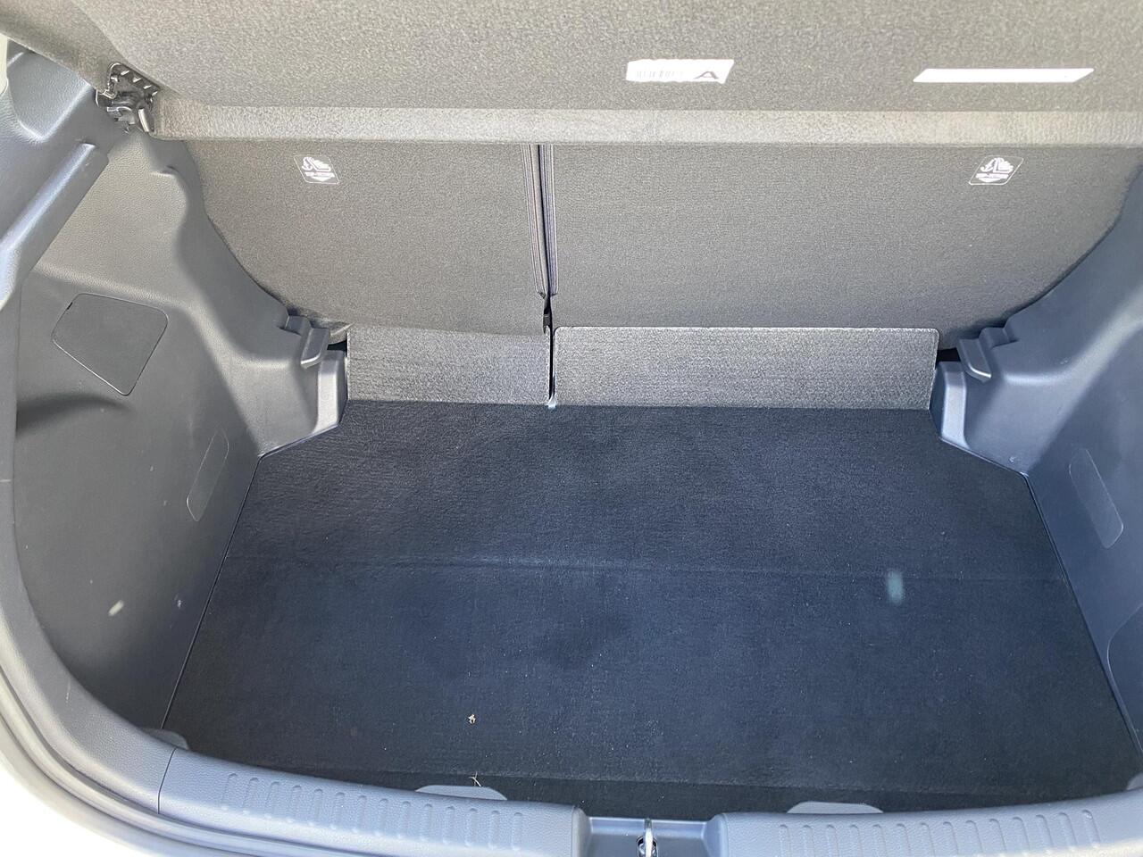 Toyota YARIS 1.5 Hybrid Business Plus Parkeersensoren voor + achter, Stoelverwarming, Apple carplay en/of Android auto navigatie, Adaptieve cruise control, Climate control, Achteruitrijcamera, BTW-auto