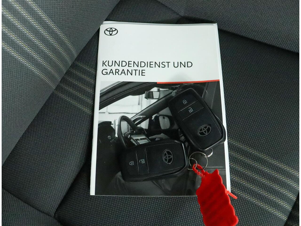 Toyota YARIS Cross 1.5 Hybrid Adventure | Stoelverwarming | Stuurverwarming | Navigatie |