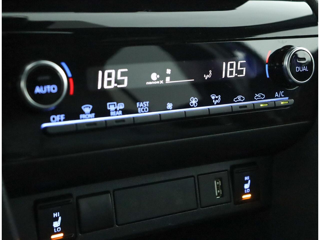 Toyota YARIS Cross 1.5 Hybrid Adventure | Stoelverwarming | Stuurverwarming | Navigatie |