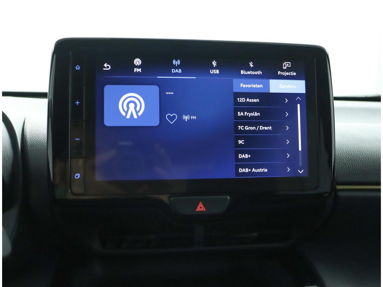 Toyota YARIS Cross 1.5 Hybrid Adventure | Stoelverwarming | Stuurverwarming | Navigatie |