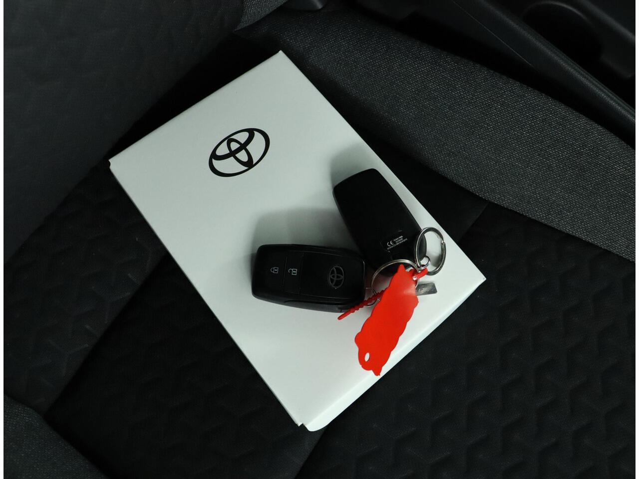 Toyota YARIS Cross 1.5 VVT-I First Edition | 1350kg. trekgewicht | Keyless | ACC |