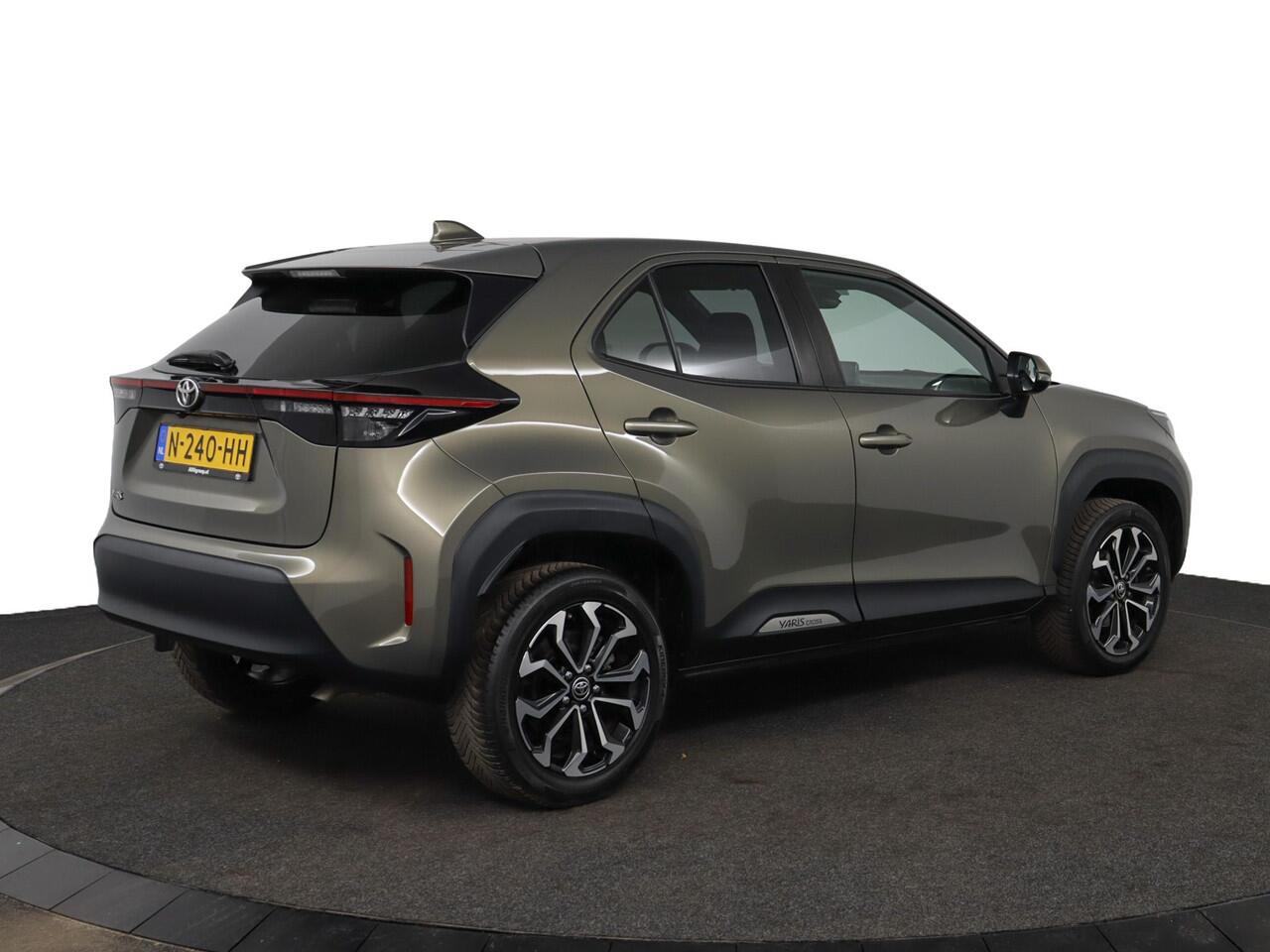 Toyota YARIS Cross 1.5 VVT-I First Edition | 1350kg. trekgewicht | Keyless | ACC |