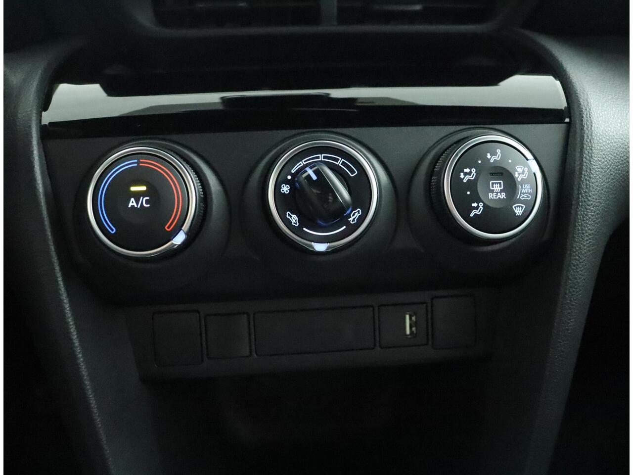 Toyota YARIS Cross 1.5 VVT-I First Edition | 1350kg. trekgewicht | Keyless | ACC |