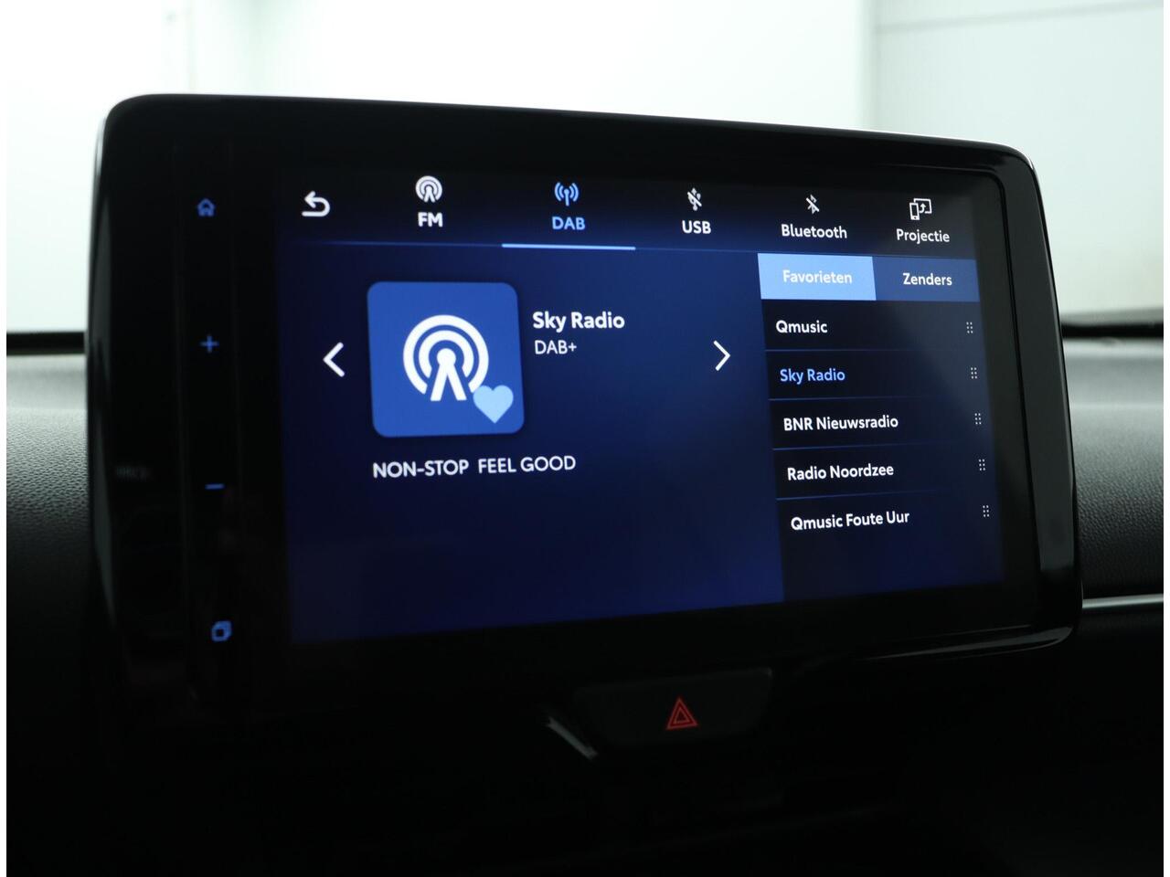 Toyota YARIS Cross 1.5 VVT-I First Edition | 1350kg. trekgewicht | Keyless | ACC |