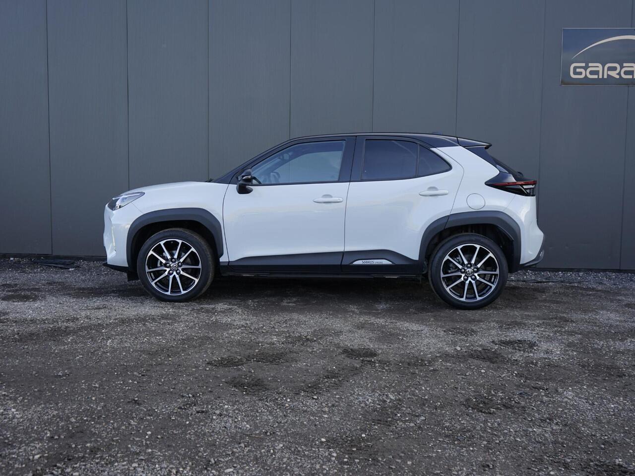 Toyota YARIS Cross 1.5 Hybrid 130 GR Sport 1ste eigenaar / Dealer onderhouden / Two-Tone / Leder / Keyless / Nav / Camera