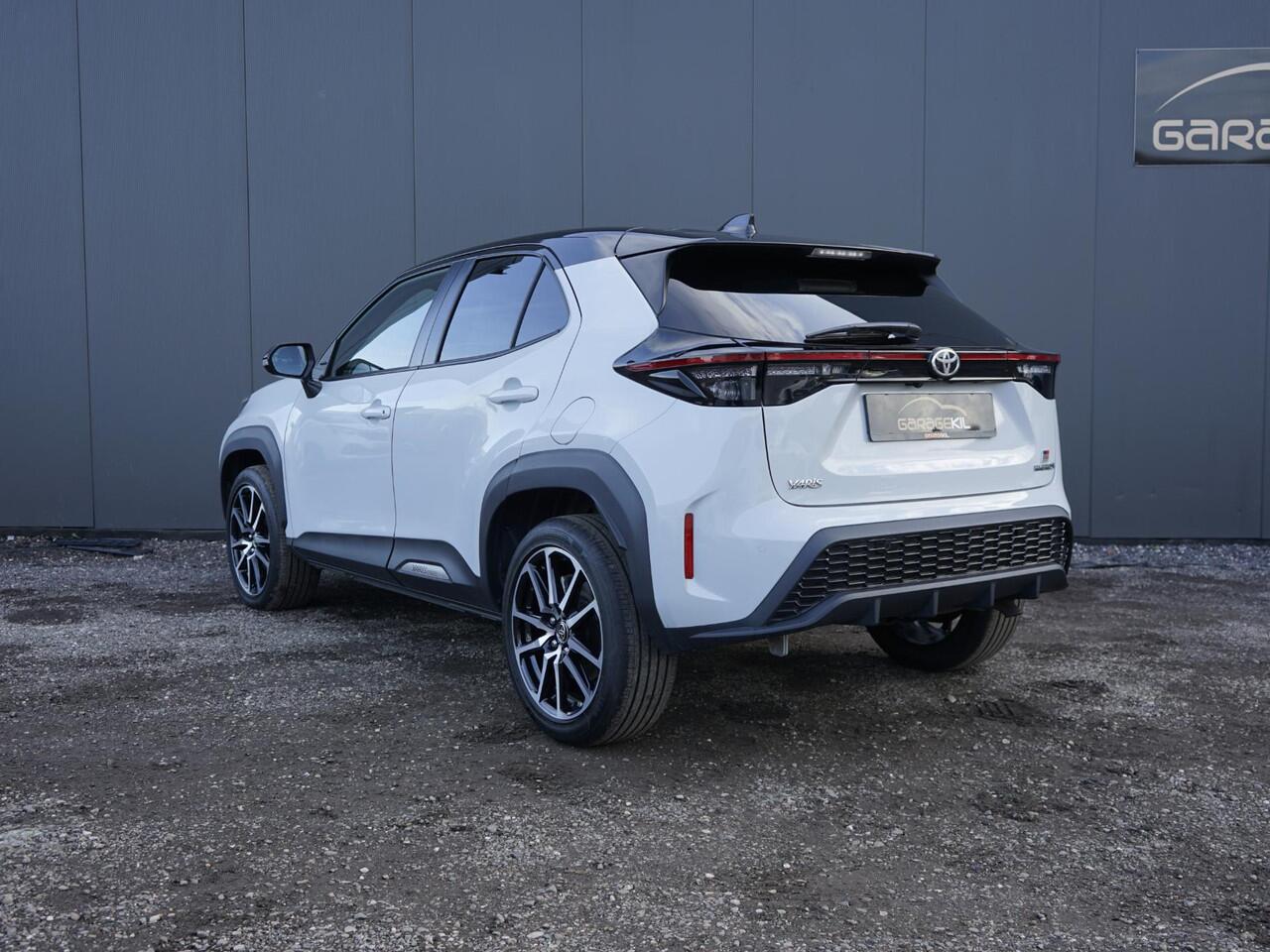 Toyota YARIS Cross 1.5 Hybrid 130 GR Sport 1ste eigenaar / Dealer onderhouden / Two-Tone / Leder / Keyless / Nav / Camera