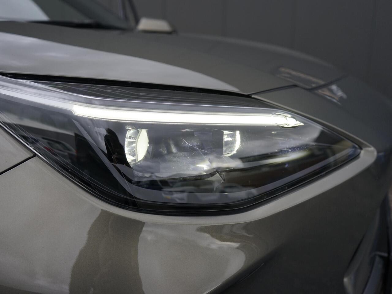 Toyota YARIS Cross 1.5 Hybrid Adventure 1ste eigenaar / AWD / Dealer onderh. / Privacy glass / Keyless / Camera / Half leer / Trekhaak