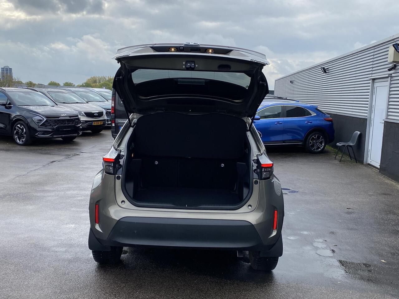 Toyota YARIS Cross 1.5 Hybrid First Edition Automaat Nieuw geleverd van 1e eigenaar incl: ApplCarPlay/AndroidAuto, Climate Control, Adative Cruise control, All season banden, Parkeerhulp camera, Led verlichting