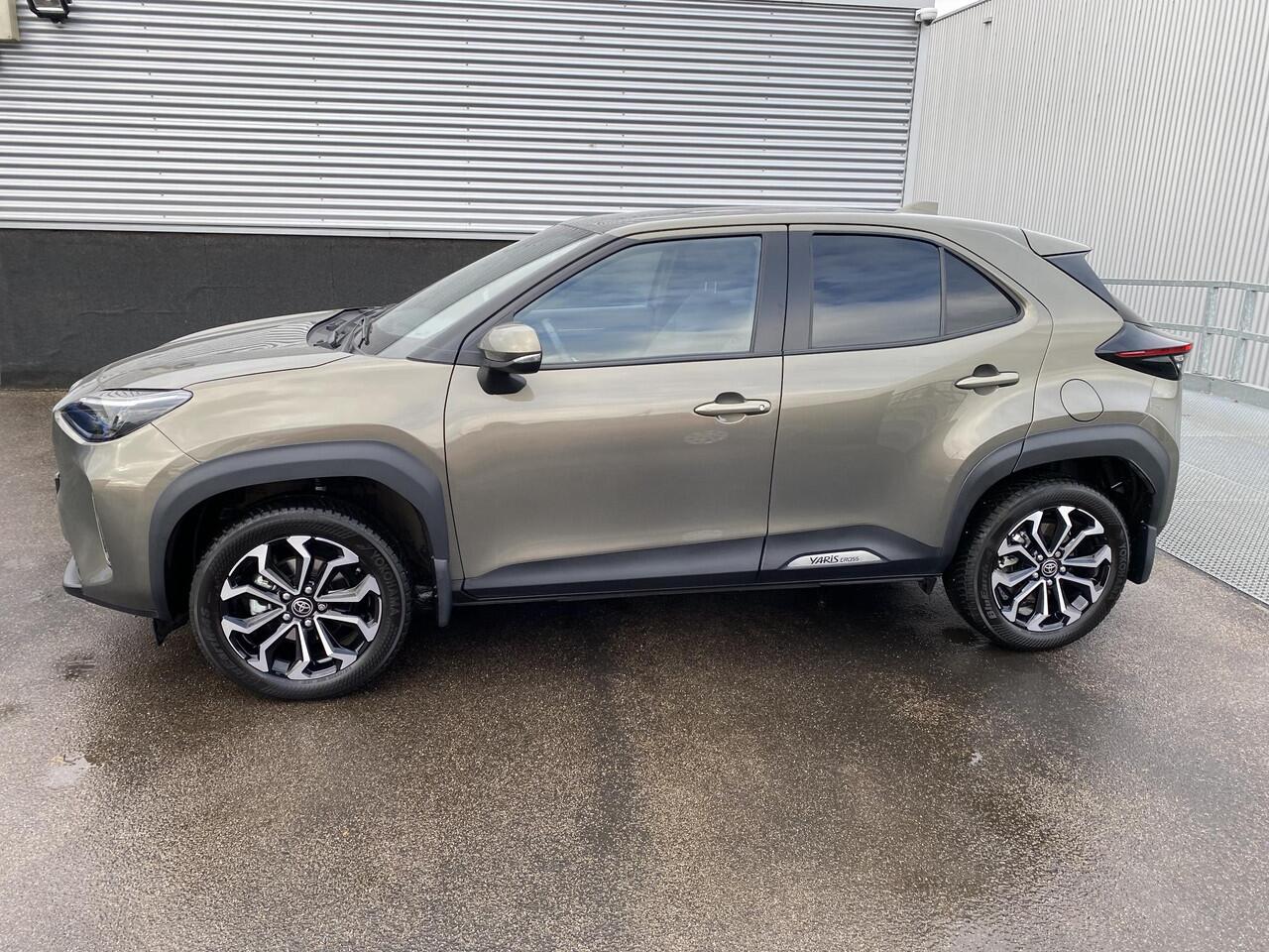 Toyota YARIS Cross 1.5 Hybrid First Edition Automaat Nieuw geleverd van 1e eigenaar incl: ApplCarPlay/AndroidAuto, Climate Control, Adative Cruise control, All season banden, Parkeerhulp camera, Led verlichting