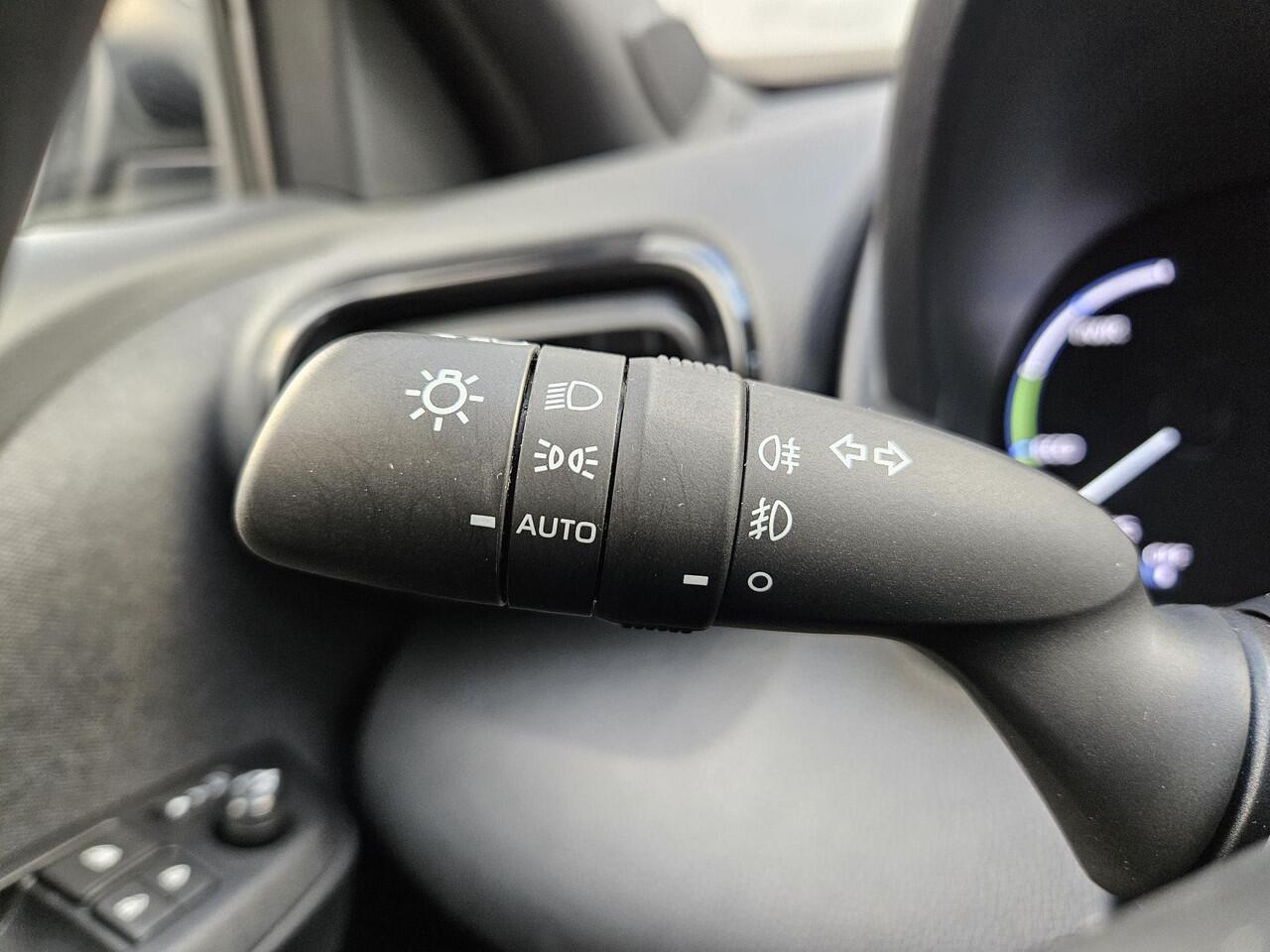 Toyota YARIS Cross 1.5 Hybrid Dynamic | Comfort Pack | parkeersensoren | Dode Hoek Detectie | Verwarmde Ruit Stuur Stoelen|