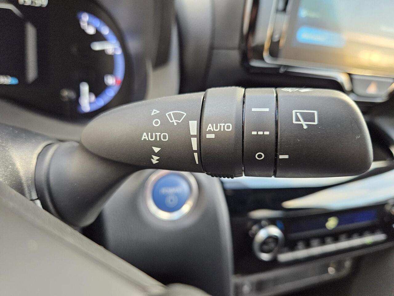 Toyota YARIS Cross 1.5 Hybrid Dynamic | Comfort Pack | parkeersensoren | Dode Hoek Detectie | Verwarmde Ruit Stuur Stoelen|