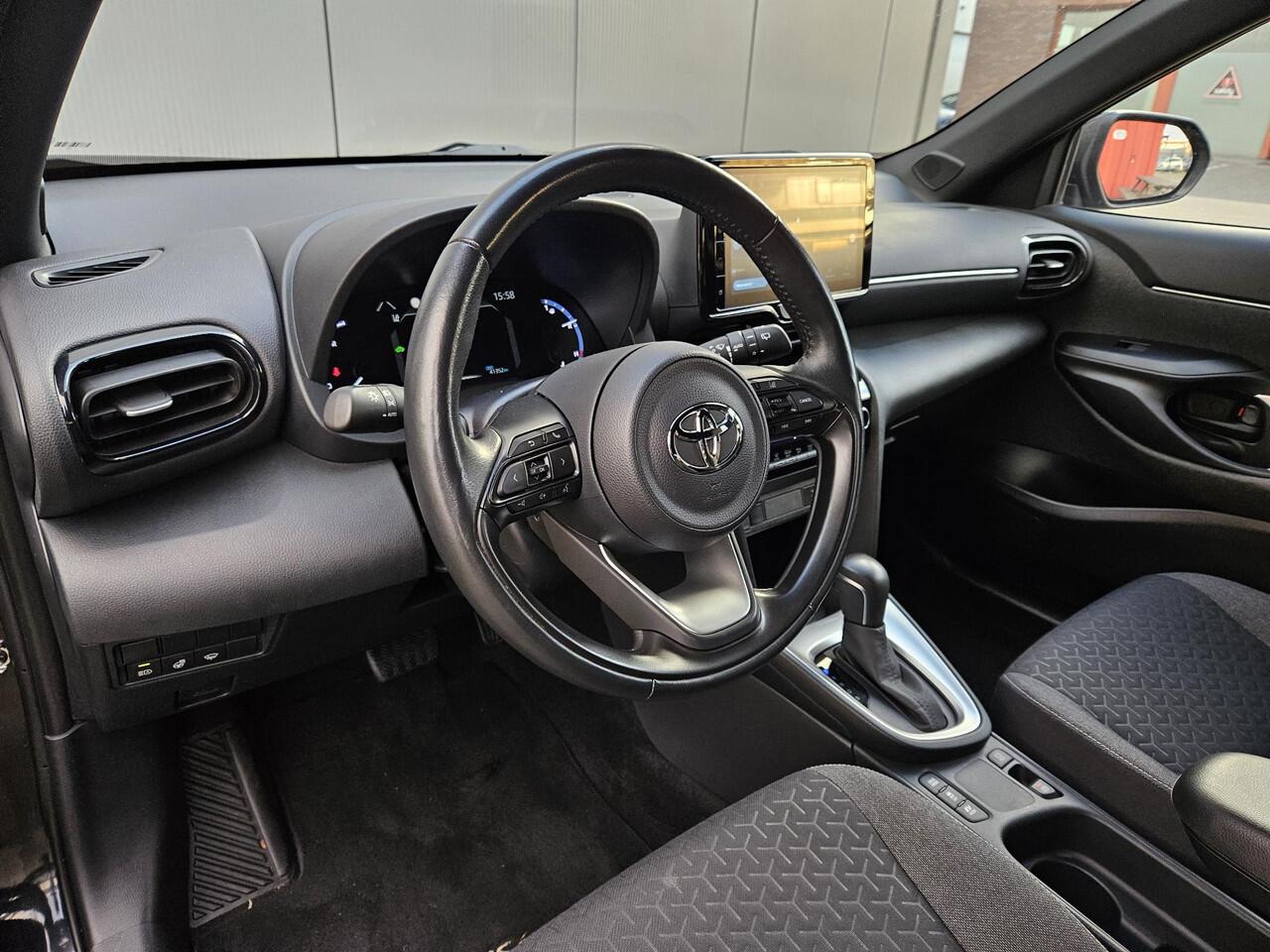 Toyota YARIS Cross 1.5 Hybrid Dynamic | Comfort Pack | parkeersensoren | Dode Hoek Detectie | Verwarmde Ruit Stuur Stoelen|