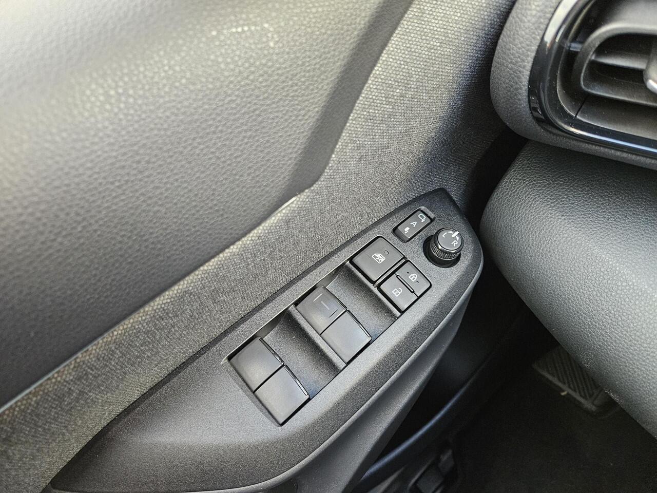 Toyota YARIS Cross 1.5 Hybrid Dynamic | Comfort Pack | parkeersensoren | Dode Hoek Detectie | Verwarmde Ruit Stuur Stoelen|