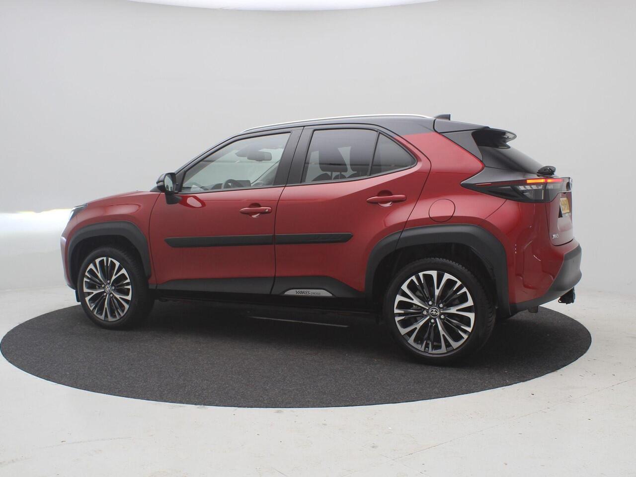 Toyota YARIS Cross 1.5 Hybrid Executive / Trekhaak Afneembaar / 100% onderhouden / NL Auto / HUD / Stoelverwarming / Cruise Adaptief / Achteruitrijcamera / Apple Carplay / JBL Soundsystem /