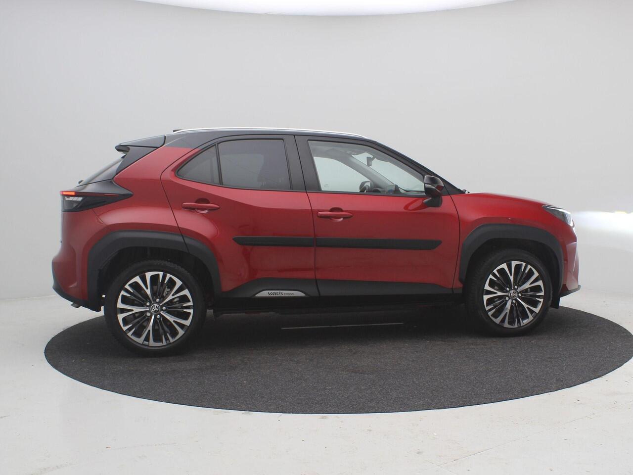 Toyota YARIS Cross 1.5 Hybrid Executive / Trekhaak Afneembaar / 100% onderhouden / NL Auto / HUD / Stoelverwarming / Cruise Adaptief / Achteruitrijcamera / Apple Carplay / JBL Soundsystem /