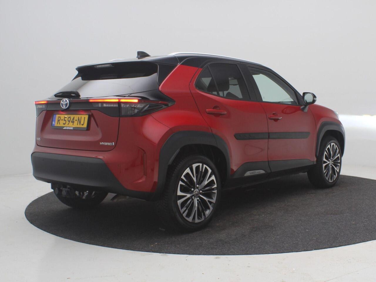 Toyota YARIS Cross 1.5 Hybrid Executive / Trekhaak Afneembaar / 100% onderhouden / NL Auto / HUD / Stoelverwarming / Cruise Adaptief / Achteruitrijcamera / Apple Carplay / JBL Soundsystem /