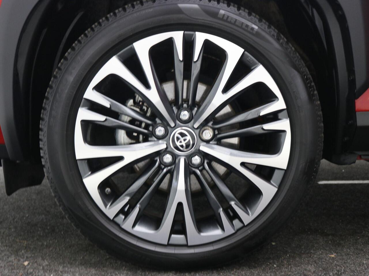 Toyota YARIS Cross 1.5 Hybrid Executive / Trekhaak Afneembaar / 100% onderhouden / NL Auto / HUD / Stoelverwarming / Cruise Adaptief / Achteruitrijcamera / Apple Carplay / JBL Soundsystem /