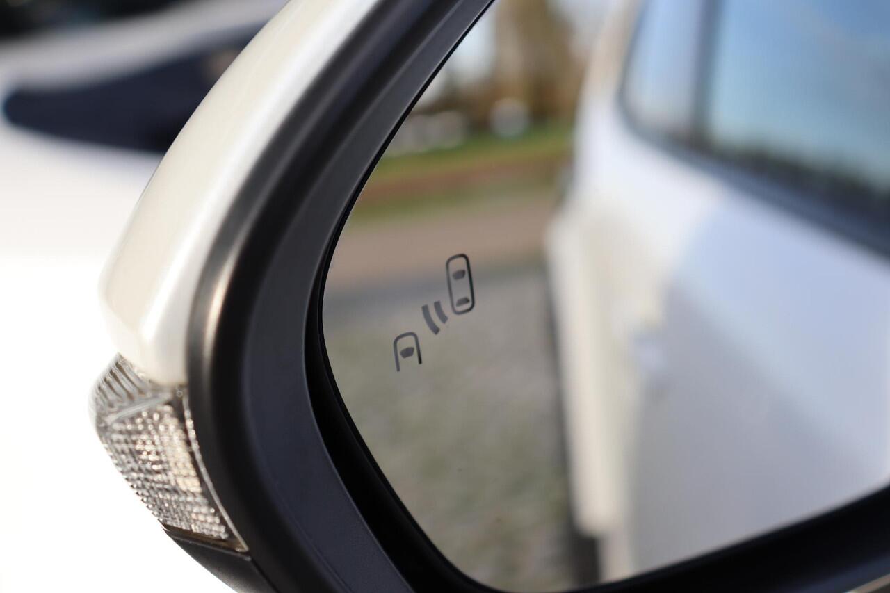 Toyota YARIS Cross 1.5 Hybrid Adventure, HUD, BSM, Parkeersensoren Apple Carplay, Android auto, DAB, Navi