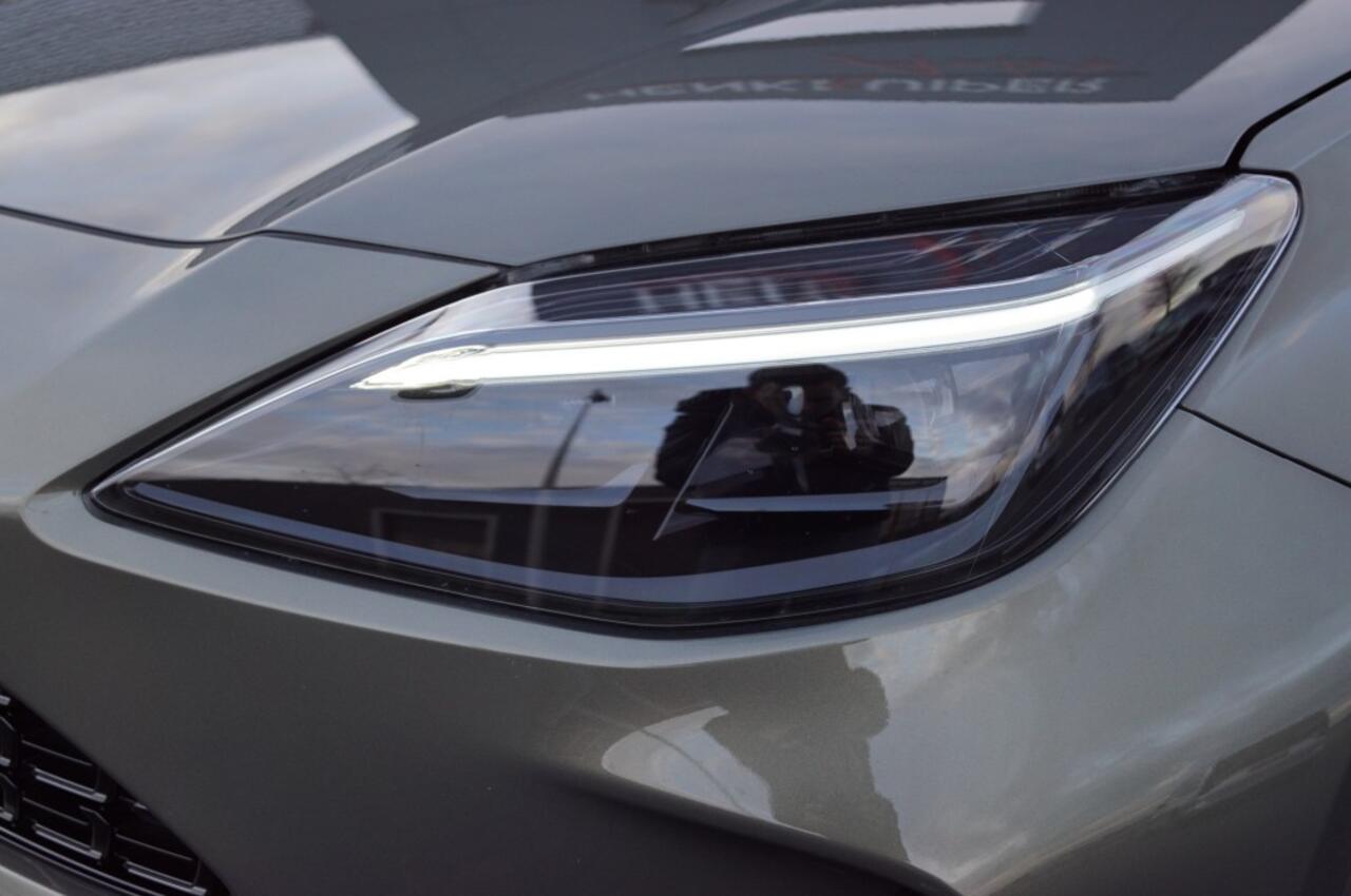 Toyota YARIS 1.5 Hybrid Adventure / Panodak / Trekhaak afnb./ Camera /Elektr. A-Klep/ Head-up