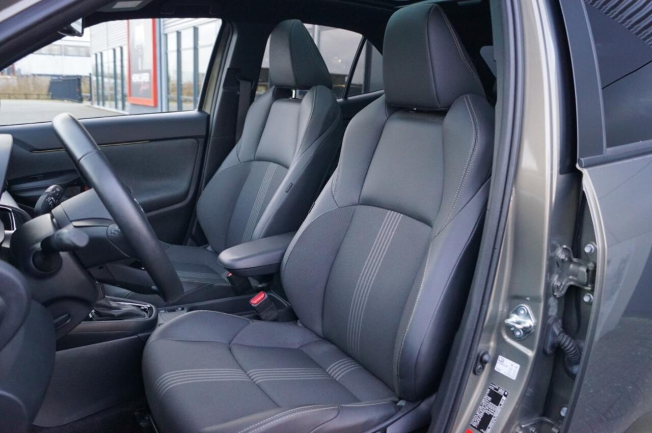 Toyota YARIS 1.5 Hybrid Adventure / Panodak / Trekhaak afnb./ Camera /Elektr. A-Klep/ Head-up