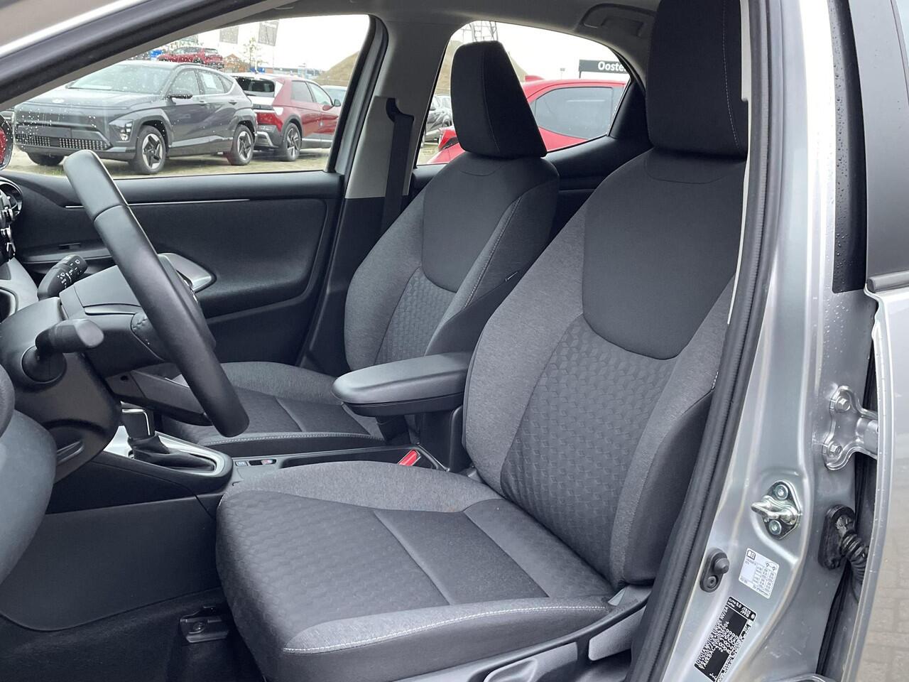 Toyota YARIS 1.5 Hybrid Dynamic **APPLE CARPLAY/ NAVIGATIE/ 36 MAANDEN GARANTIE**