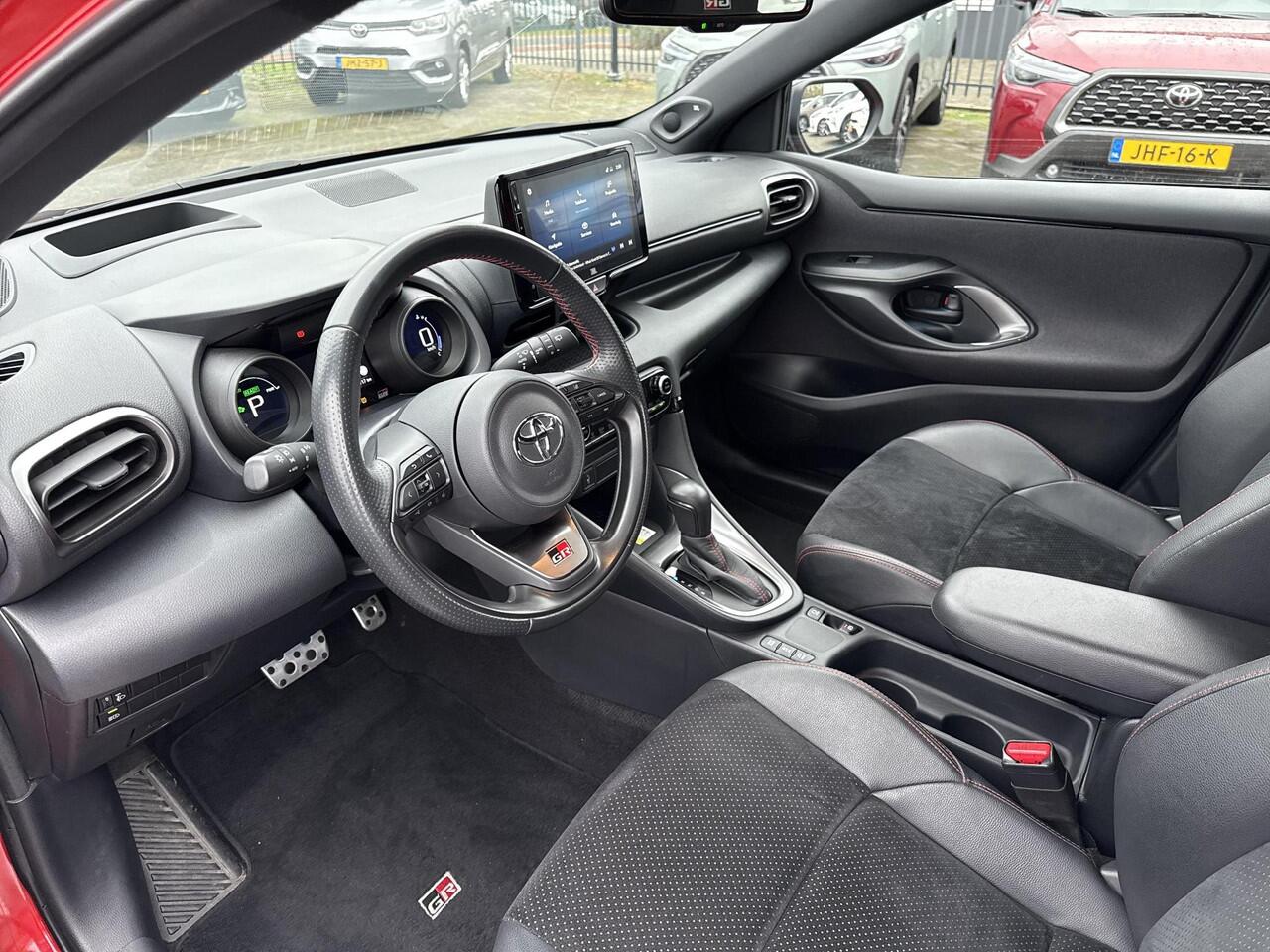 Toyota YARIS 1.5 Hybrid GR Sport | Navigatie | Apple CarPlay/Android auto | Achteruitrijcamera | JBL