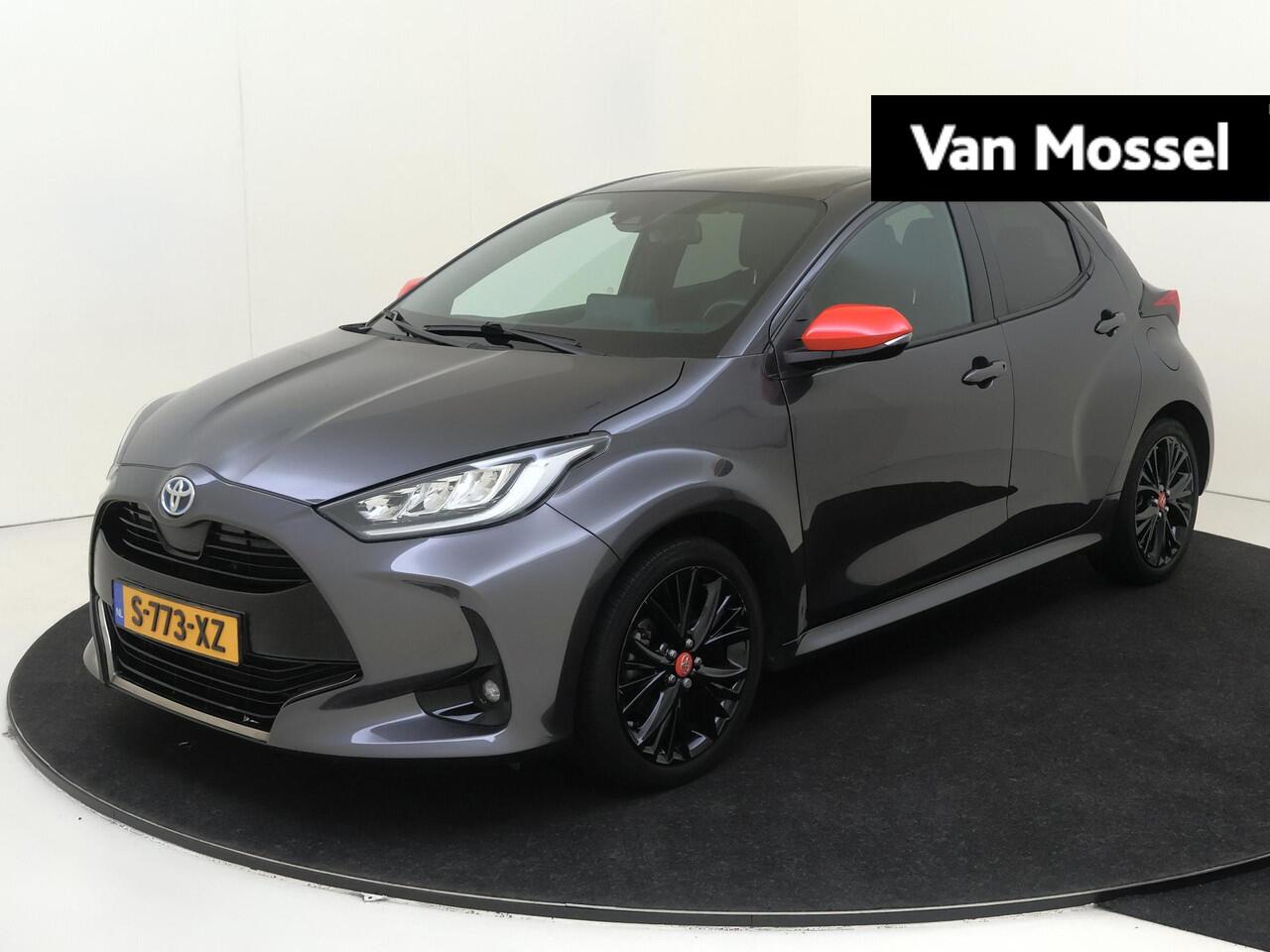 Toyota YARIS 1.5 Hybrid Executive | airco automatisch | Apple Carplay/Android Auto | Autonomous Emergency Braking | cruise control adaptief | dodehoek detectie | LED koplampen | lederen/stof bekleding | lichtmetalen Zwarte velgen 17" | navigatiesysteem full map | voor