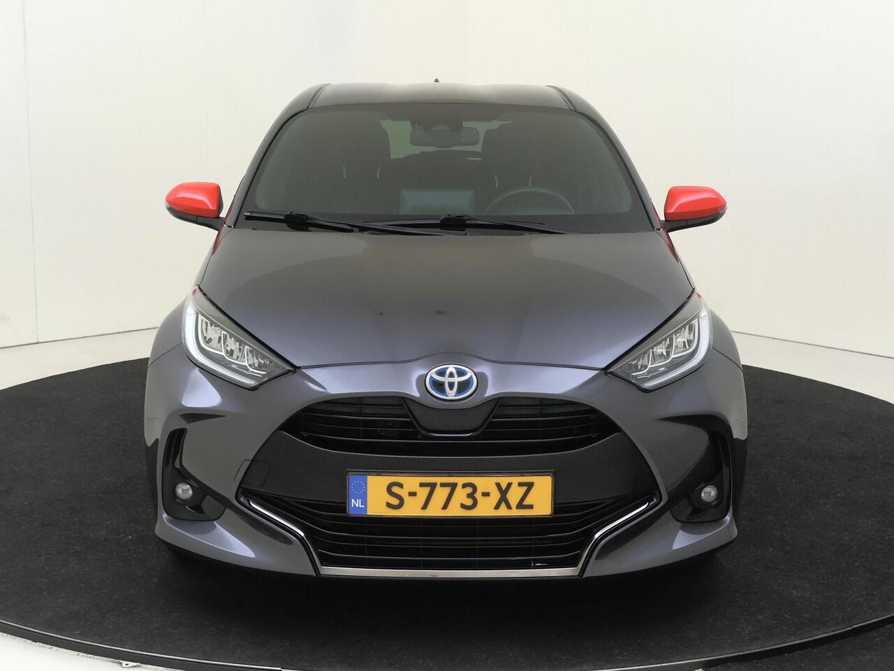 Toyota YARIS 1.5 Hybrid Executive | airco automatisch | Apple Carplay/Android Auto | Autonomous Emergency Braking | cruise control adaptief | dodehoek detectie | LED koplampen | lederen/stof bekleding | lichtmetalen Zwarte velgen 17" | navigatiesysteem full map | voor