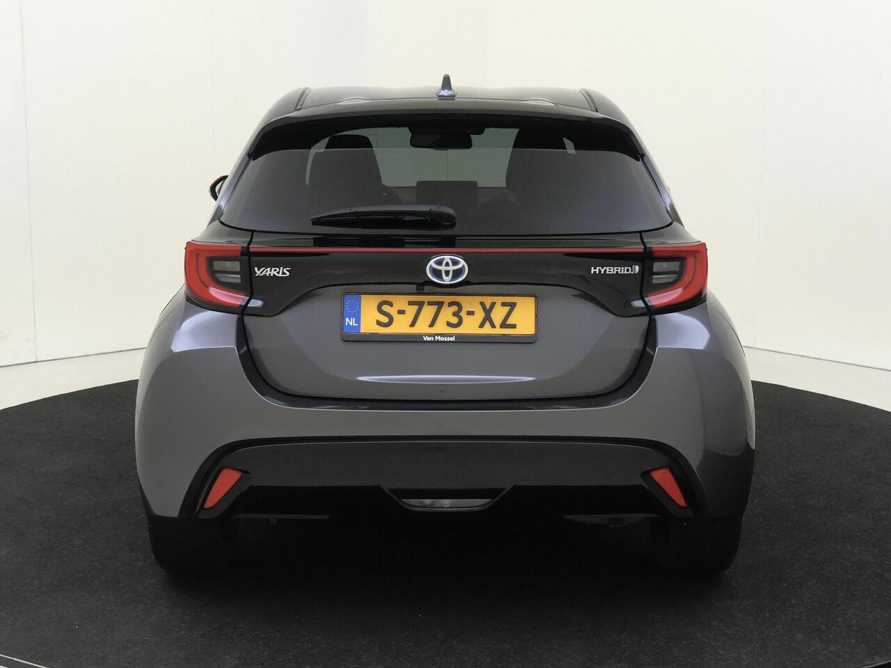 Toyota YARIS 1.5 Hybrid Executive | airco automatisch | Apple Carplay/Android Auto | Autonomous Emergency Braking | cruise control adaptief | dodehoek detectie | LED koplampen | lederen/stof bekleding | lichtmetalen Zwarte velgen 17" | navigatiesysteem full map | voor