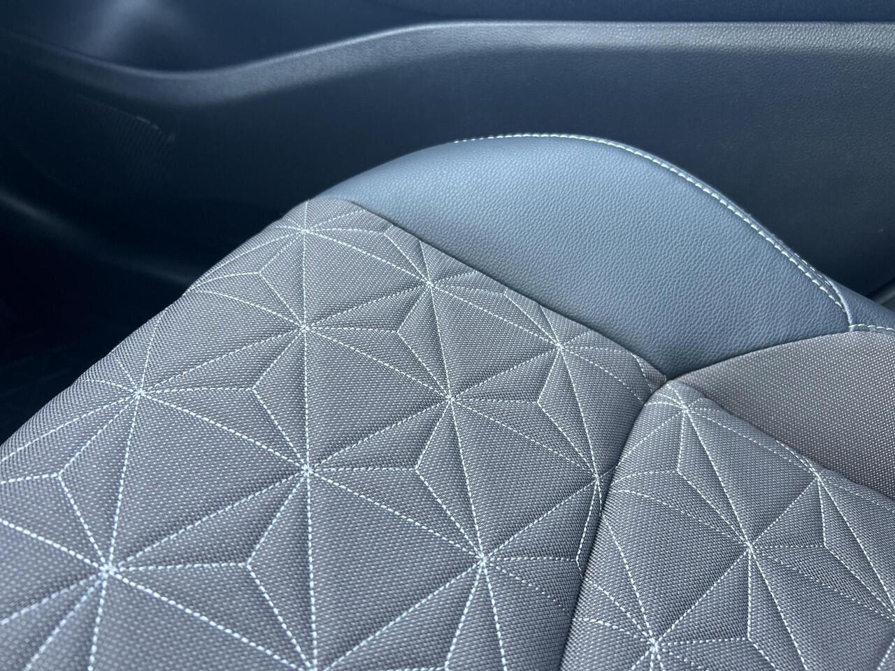 Toyota YARIS Cross 1.5 Hybrid Executive **STOEL EN STUURWIELVERWARMING/ DODEHOEK DETECTIE/ NAVIGATIE/ 36 MAANDEN GARANTIE**